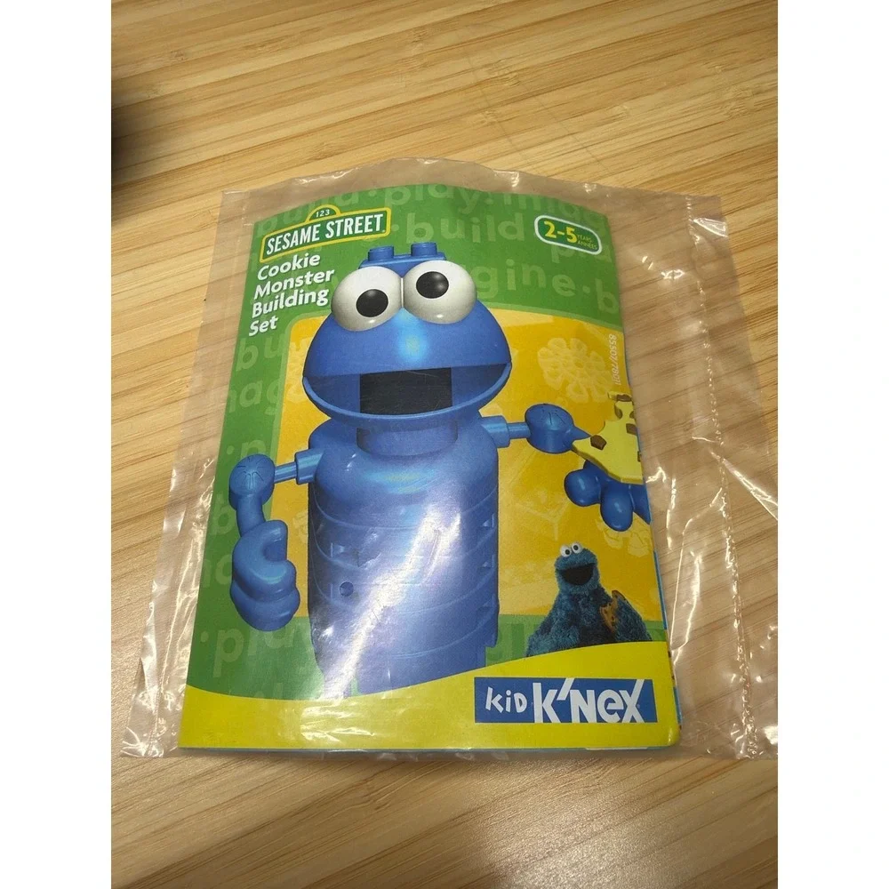 K'NEX Sesame Street Cookie Monster Building Set Complete w/ Container Manual